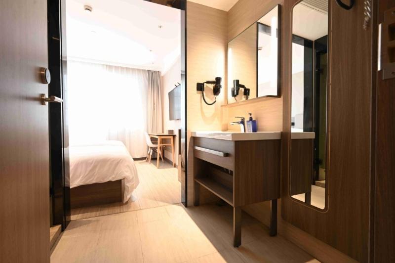Hanting Express Lujiazui Fushan Road Branch Hotel