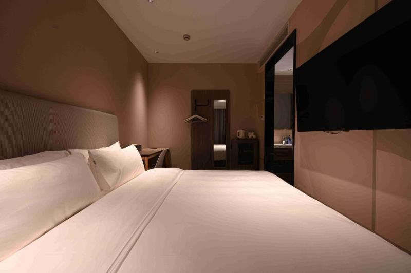 Hotel Hanting Express Lujiazui Fushan Road Branch 2*