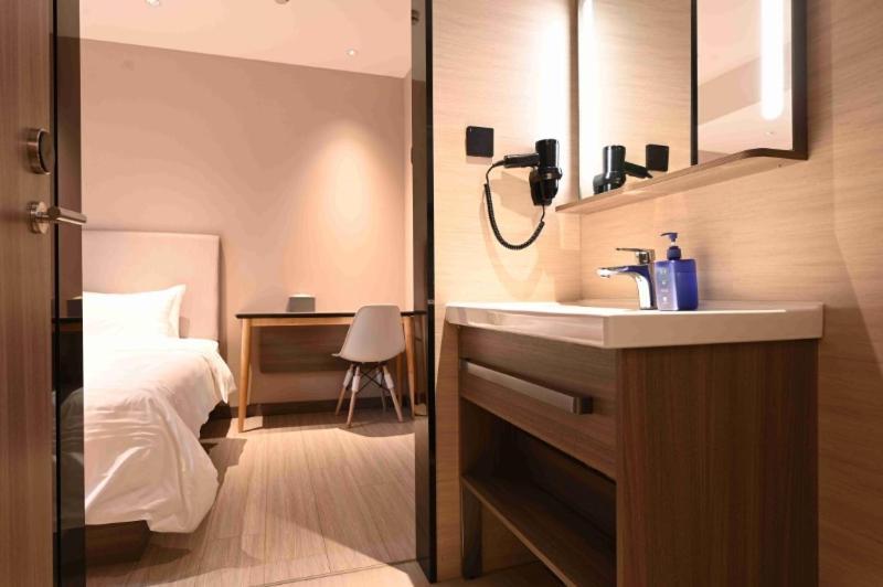 Hanting Express Lujiazui Fushan Road Branch Hotel Shanghai