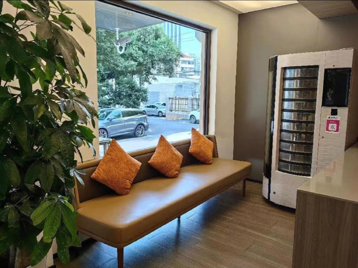 Hanting Express Lujiazui Fushan Road Branch 2*