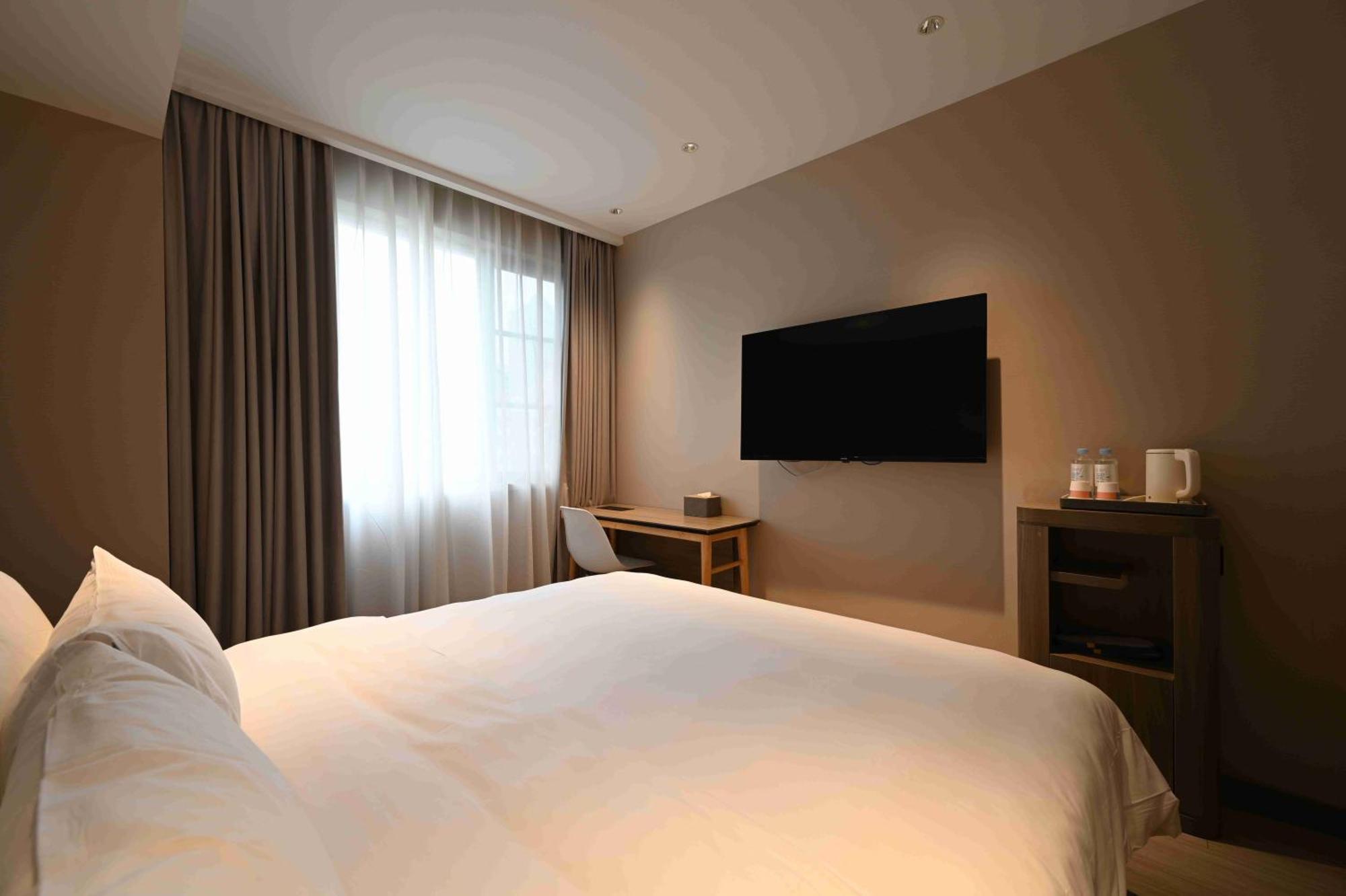 Hanting Express Lujiazui Fushan Road Branch Hotel 2*